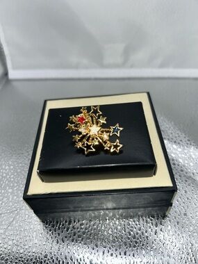 Avon 4th of July brooch gold tone red white blue stars novelty summer patriotic